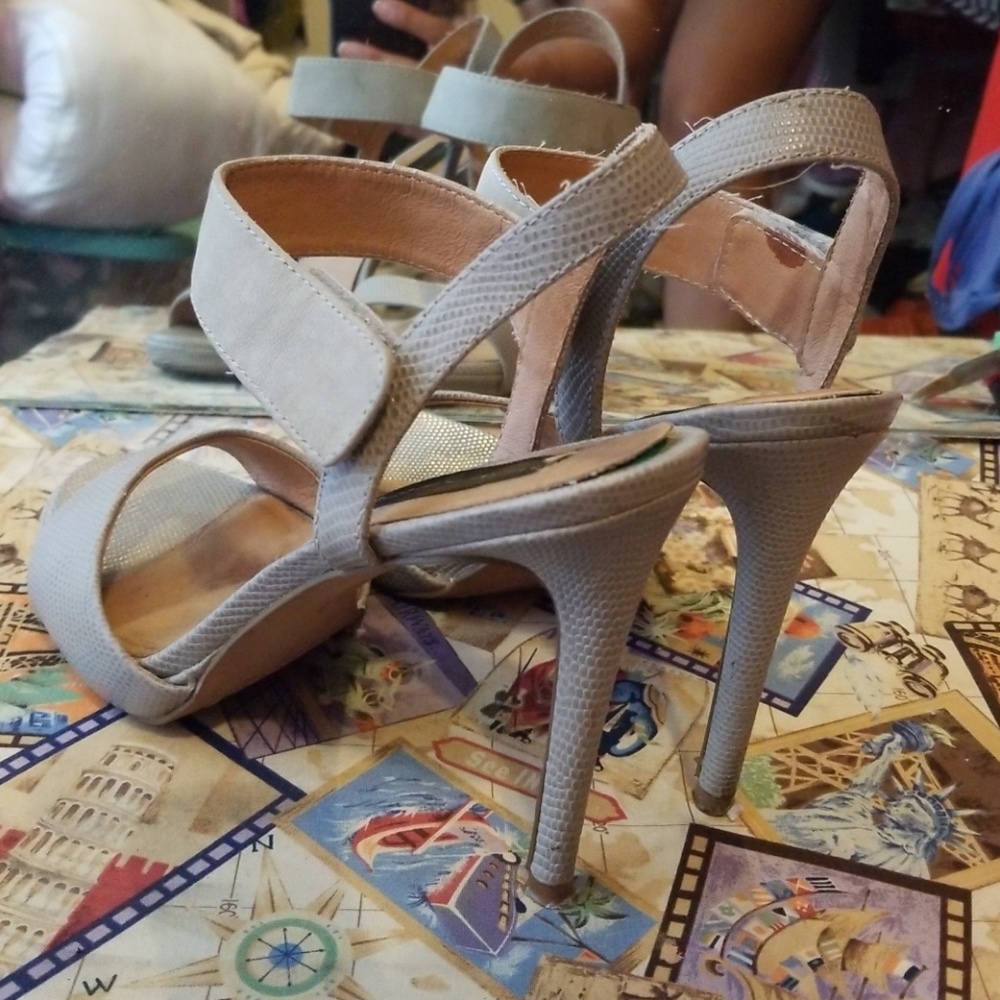 High heels - Picture 3 of 4